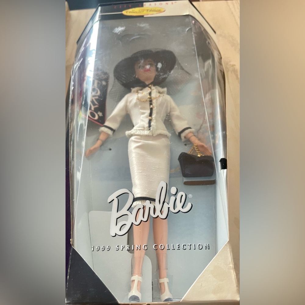 City Seasons Collector Edition “Barbie in Tokyo” Vintage 1999